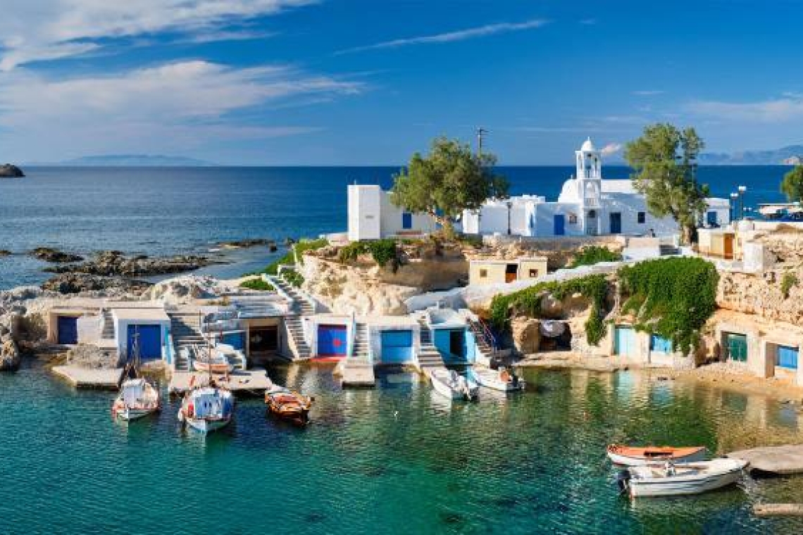 Luxury Villas in Milos the island of another planet